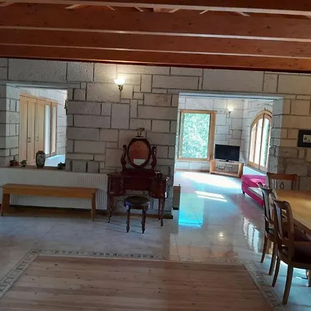 Διαμέρισμα Tsarouxi Village 1 *